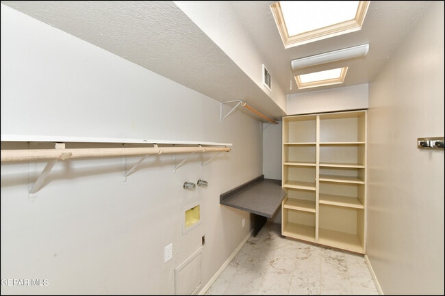 Building Photo - 5534 Oakbriar Cir