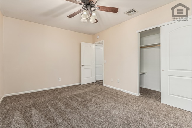 Building Photo - 3Bed/3Bath House at Thomas/7th Ave! Ready for Immediate Move-In! -- NO HOA! FULLY REMODELED!