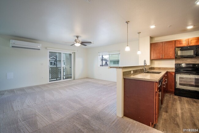 Building Photo - 3bd/2.5ba condo with 2 assigned parking sp...