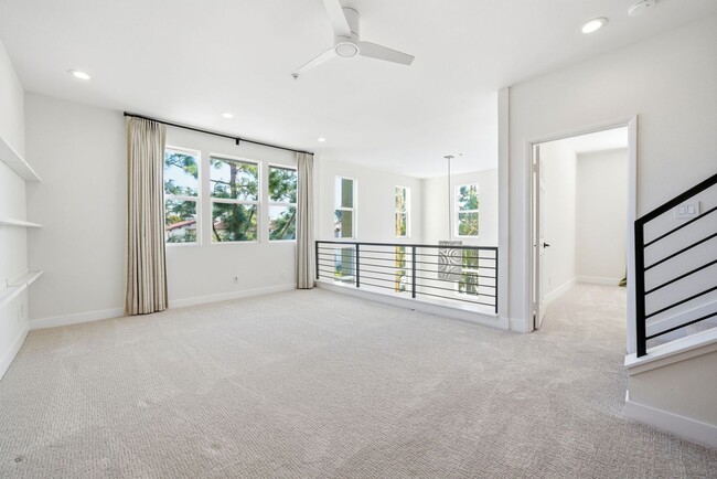 Building Photo - Designer-Upgraded Condo with Loft in Prime Location!