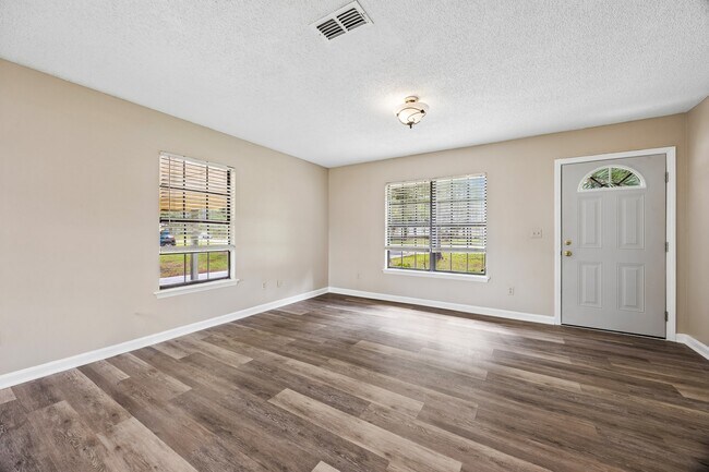 Building Photo - 1091 Boone Ave