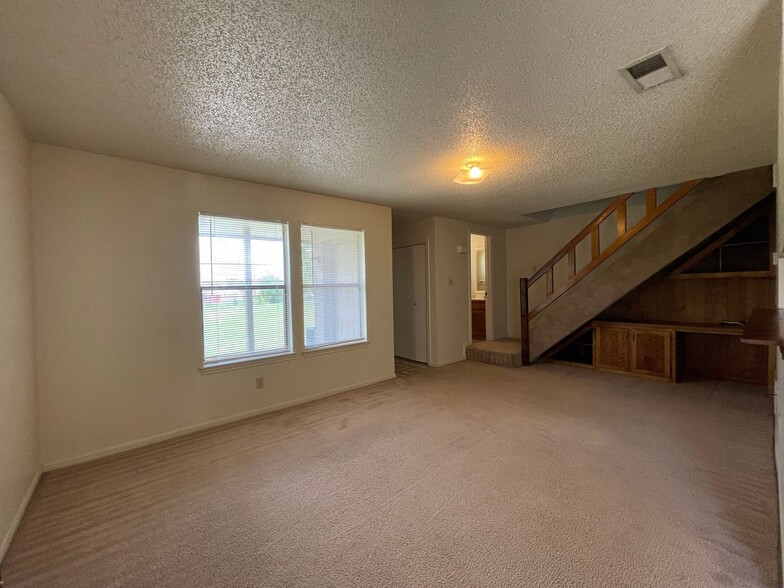 Building Photo - 3705 Charolais Dr