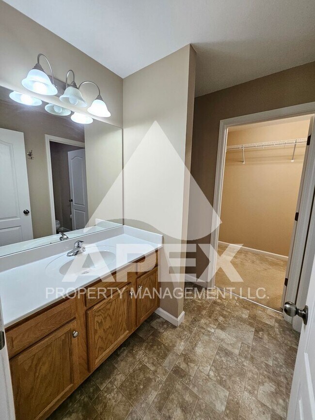 Building Photo - West Knoxville – Beautifully Upgraded - 3 ...