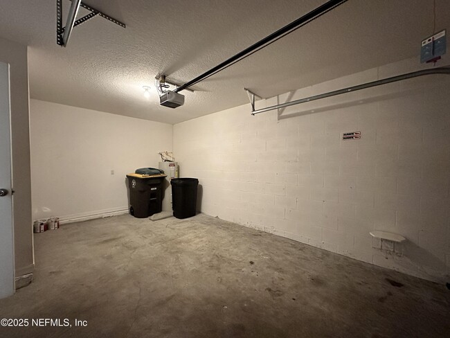 Building Photo - 8271 Halls Hammock Ct