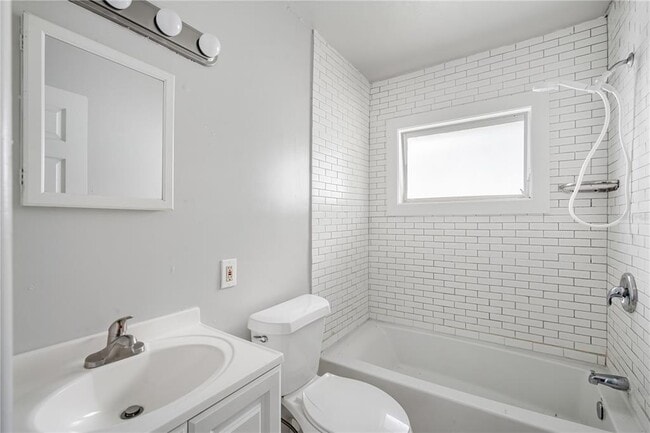 Building Photo - 2540 11th Ave S