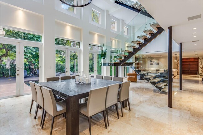 Building Photo - 1701 Espanola Dr