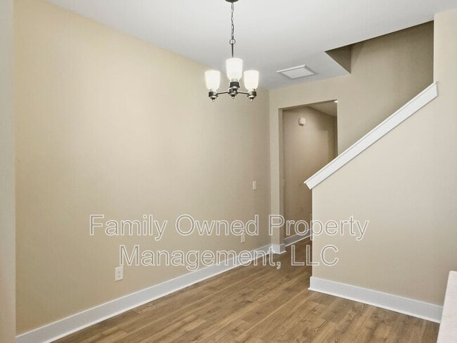 Building Photo - 7785 Park Gate Dr