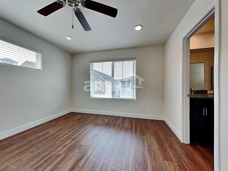 Building Photo - 33013 Lookout Ln