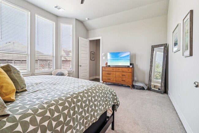 Building Photo - 847 Longbranch Way