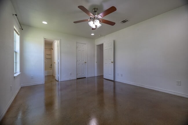 Building Photo - 80 County Rd 2269