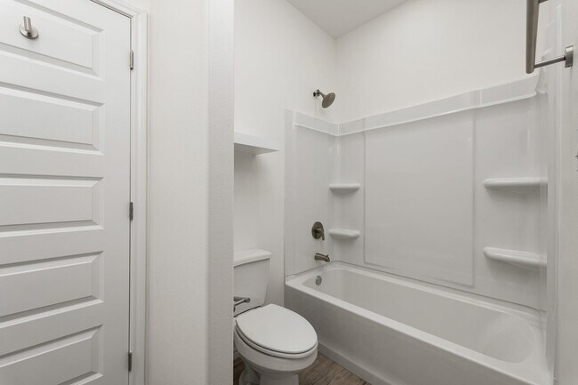 Building Photo - 2325 N Vly Cir