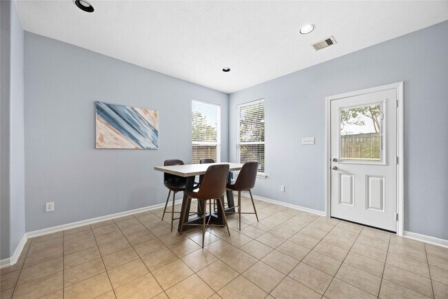 Building Photo - 10634 Kentington Oak Dr
