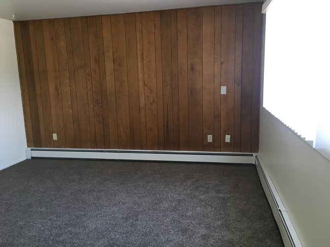 Building Photo - 3 Bedroom 1 Bathroom Duplex