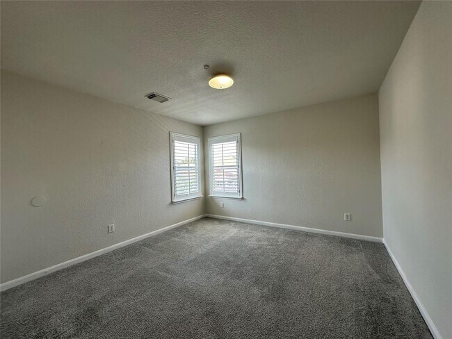 Building Photo - 318 Remington Heights Dr