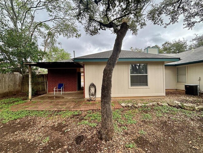Building Photo - 808 Lone Star Dr
