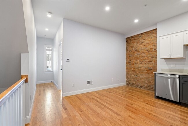 Building Photo - 277 W 5th St