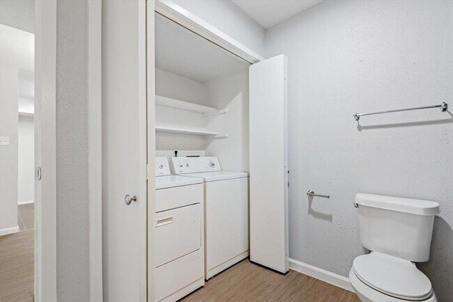 Building Photo - 18511 Egret Bay Blvd