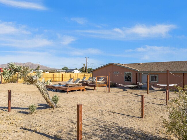 Building Photo - 5322 Flamingo Ave