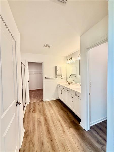 Building Photo - 215 Foxhill Dr