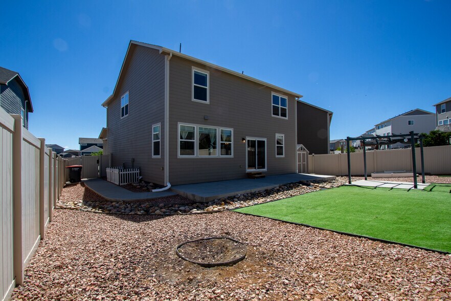 Building Photo - 8136 Lookout Ct