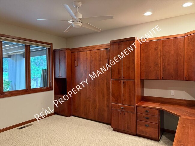 Building Photo - 3337 NW McCready Dr