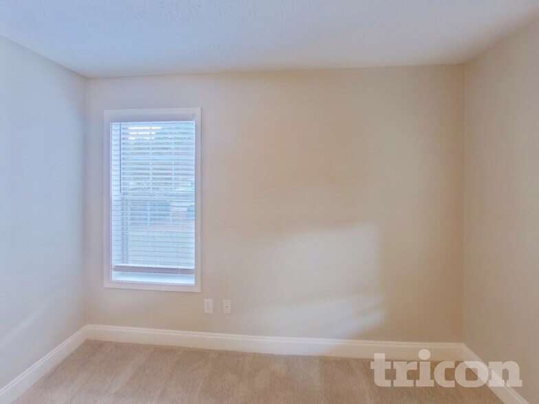 Building Photo - 122 Ivy Trce