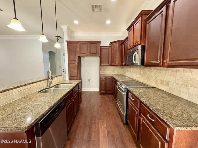 Building Photo - 120 Mirada Ln