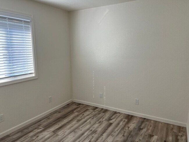 Building Photo - BEAUTIFUL DETACHED ADU WITH AC, NEW APPLIANCES, PRIVATE ENTRANCE, UPDATED KITCHEN AND MORE!!!