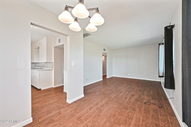 Building Photo - 144 North Hunt Dr E