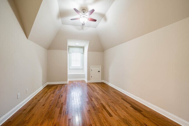 Building Photo - 246 Valley Meadow Dr