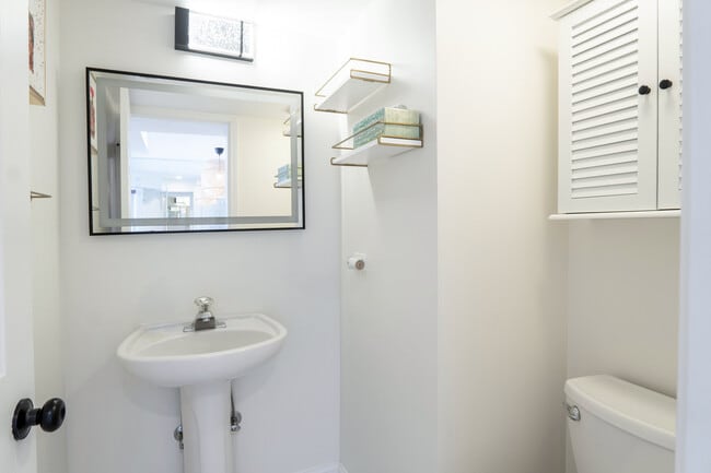 Building Photo - 712 Hamilton Ct