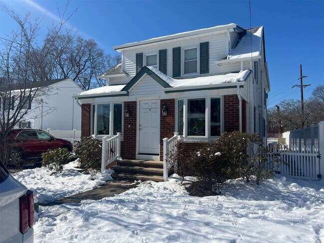 Primary Photo - 3 Williams St