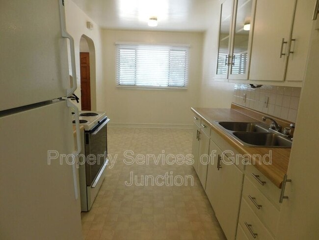 Building Photo - 742 Bunting Ave