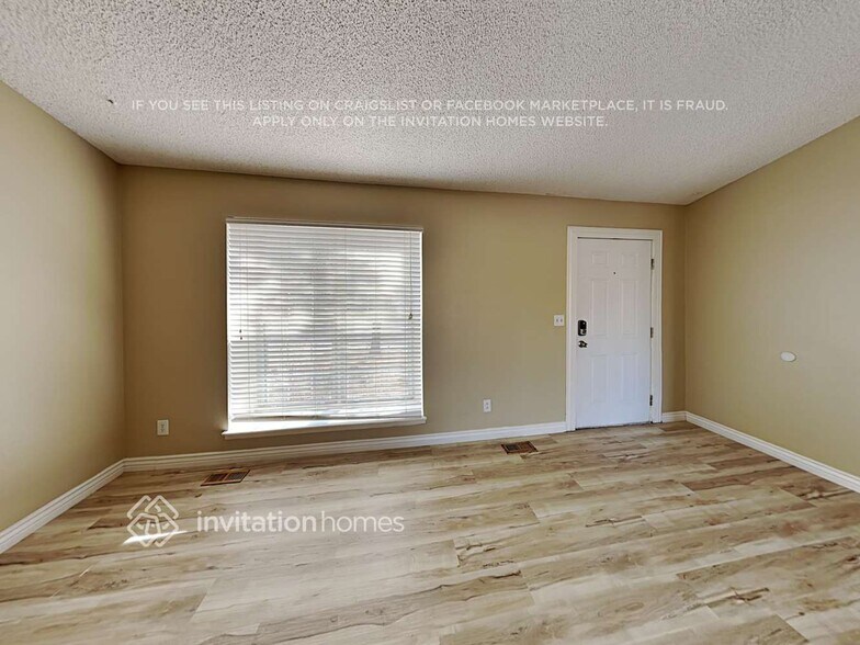 Building Photo - 21501 E Aberdeen Dr