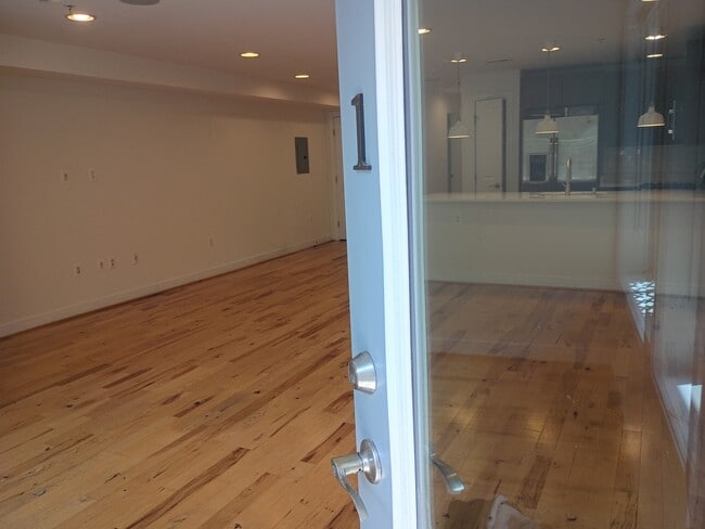 Building Photo - 2214 11th St NW