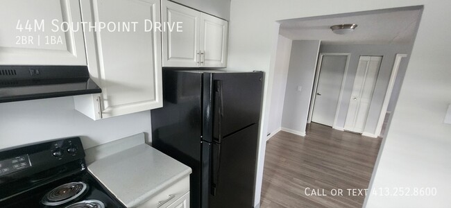 Building Photo - 44 Southpoint Dr