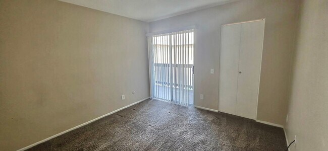 Building Photo - Large 2 Bedroom Condo in Fashion Valley!! With 2 Parking Spaces