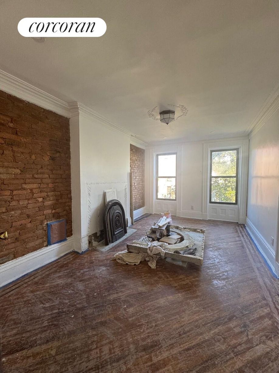 Building Photo - 49 Monroe St