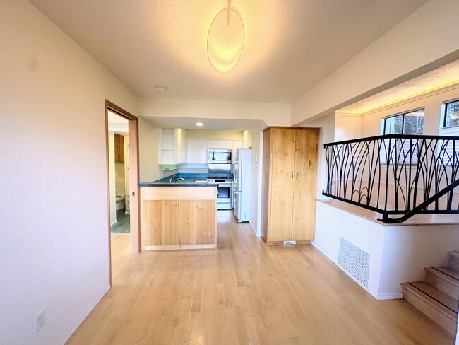 Building Photo - 339 Ravenwood Pl