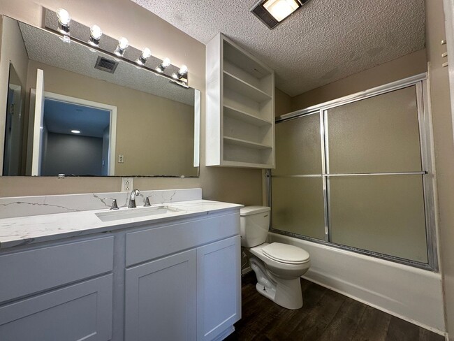 Building Photo - 3204 Cameron St