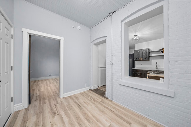 Building Photo - 6423 S Maplewood Ave