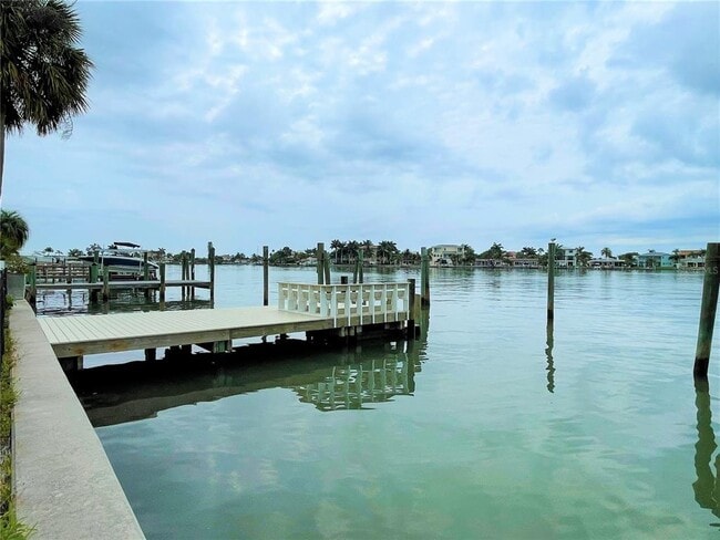 Building Photo - 17045 Dolphin Dr