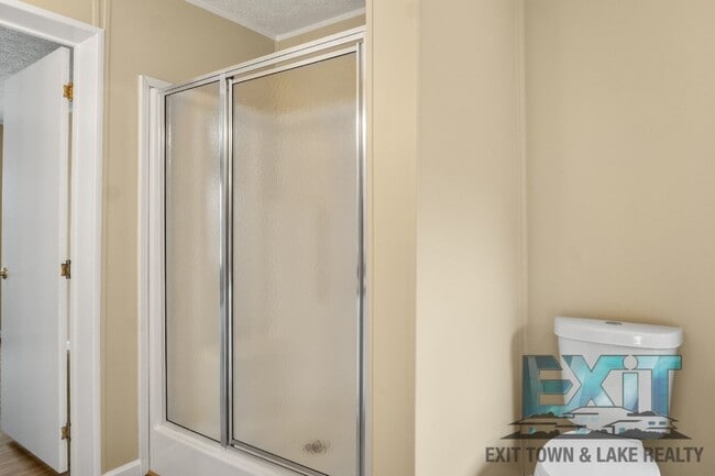 Building Photo - Beautiful Fully Renovated 3 Bed 2 Bath Home