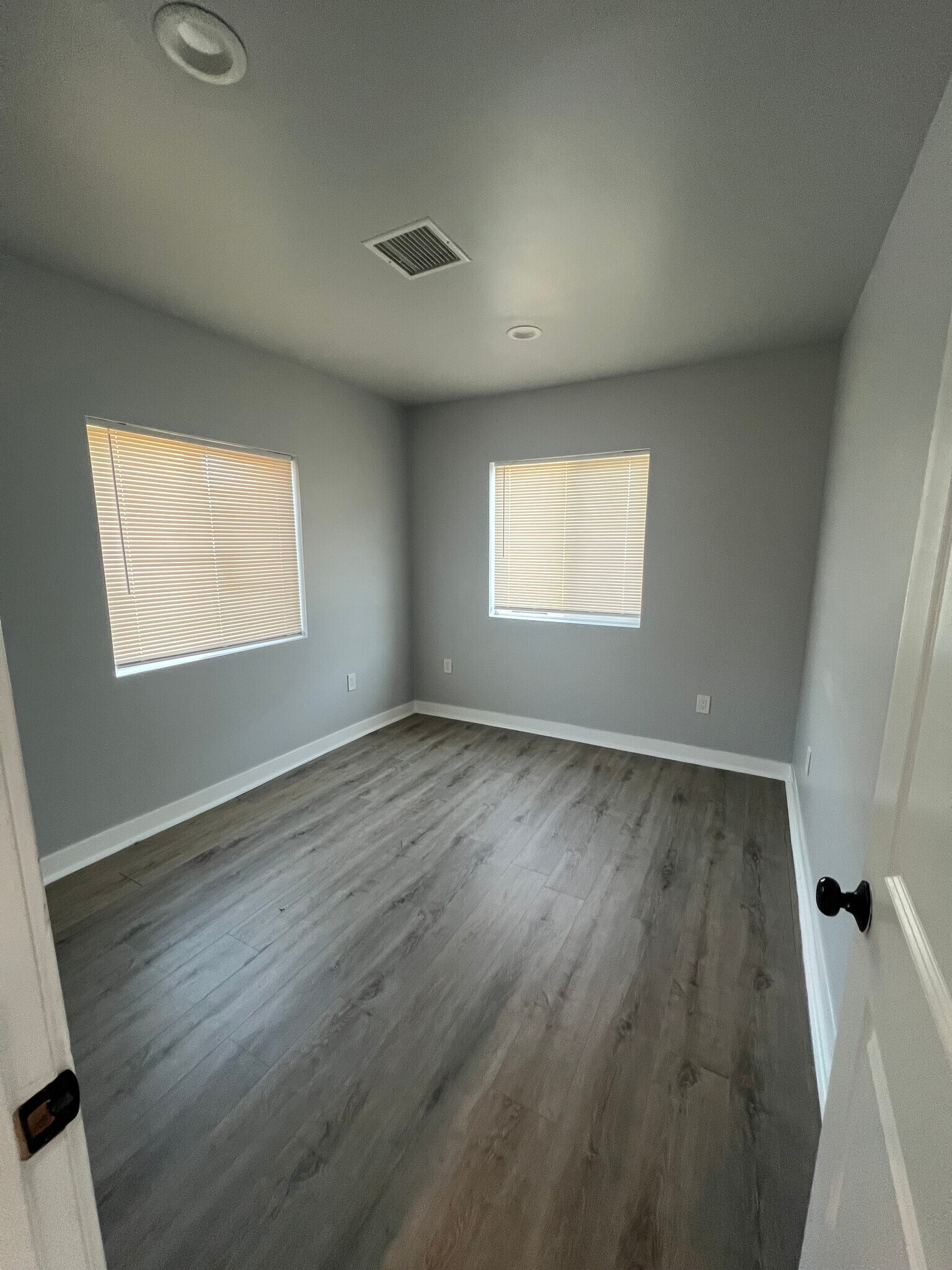 Building Photo - 8857 Comanche Ave