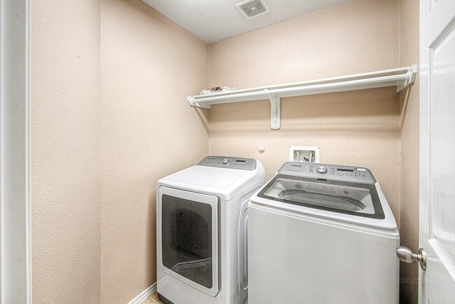 Building Photo - 18114 Sorrell Oaks Ln