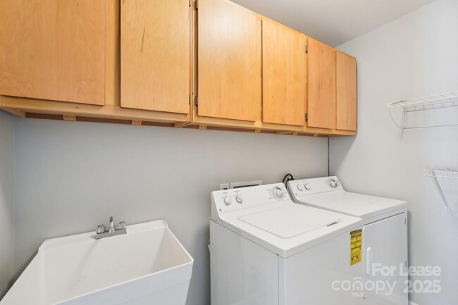 Building Photo - 14417 Laurel Tree Ln