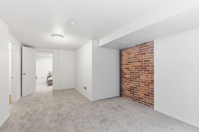 Building Photo - Modern & Cozy Spokane Retreat | Prime Location Near South Hill