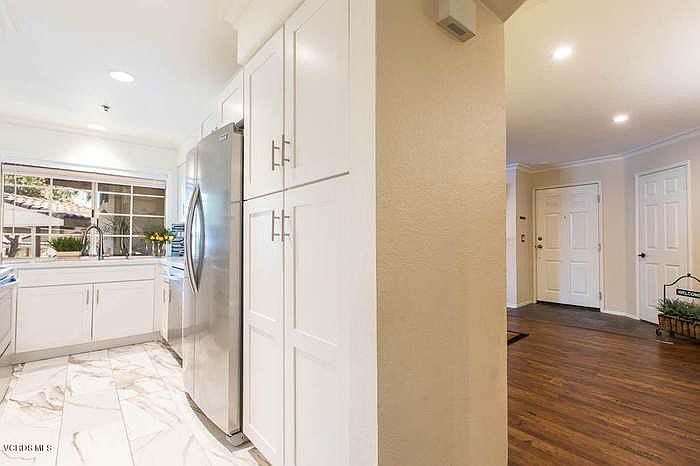 Building Photo - 653 Oak Run Trl