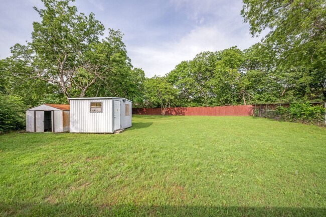 Building Photo - 509 Woodford Ln