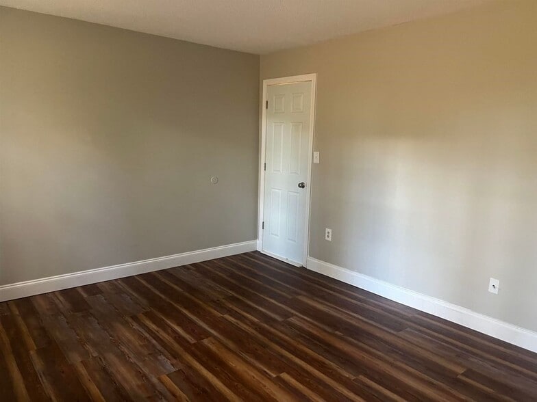 Building Photo - 416 Springbrook